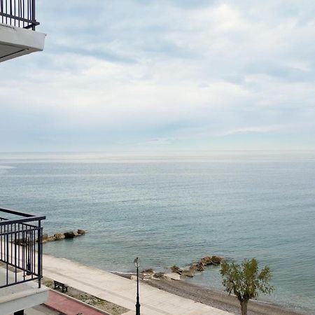 Riviera Hotel Ксилокастрон Екстер'єр фото